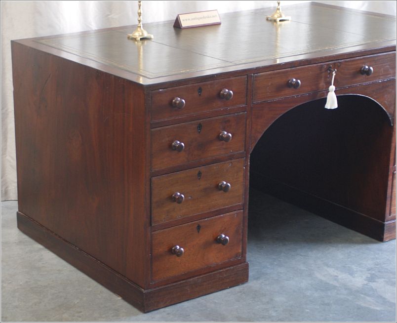 2001 Early 19thC Colonial Pedestal Desk (4)